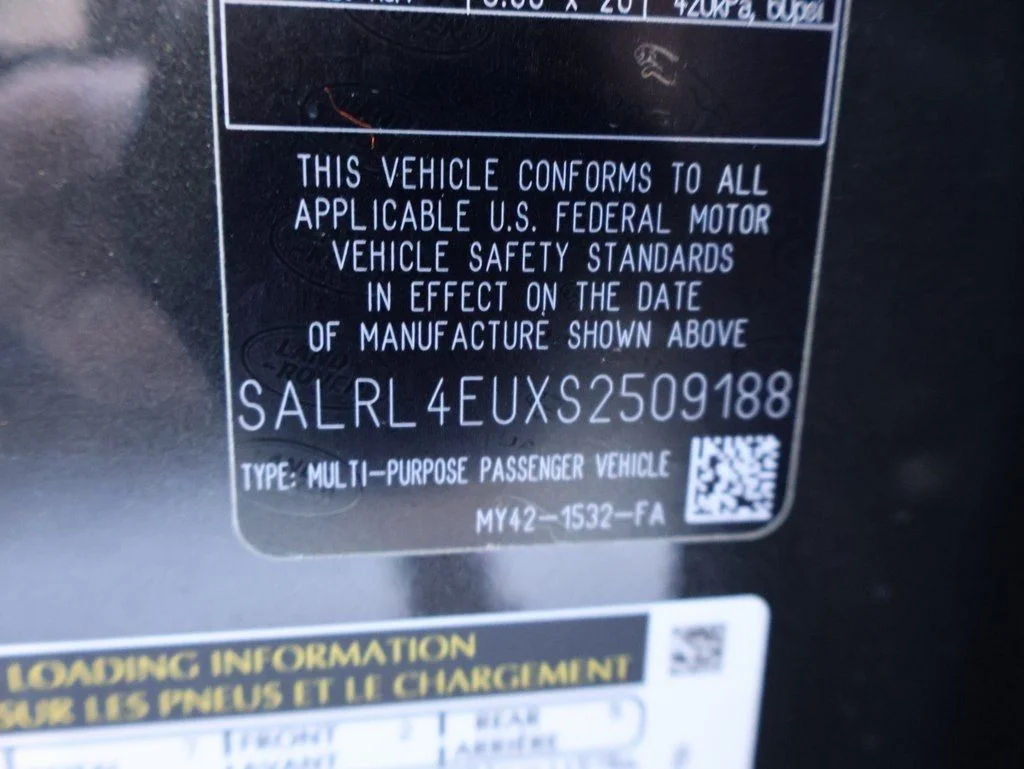 Certified Used 2025 Carpathian Gray Premium Metallic Land Rover Dynamic SE image 43