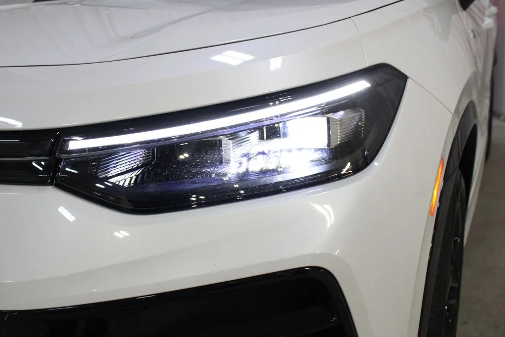 New 2026 White Volkswagen 2.0T SE R-Line Black image 34