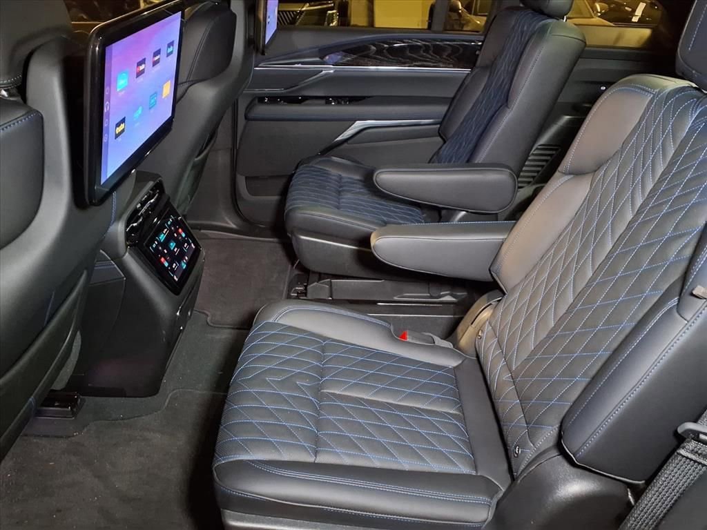 2026 Cadillac Escalade IQ Luxury - Photo 15