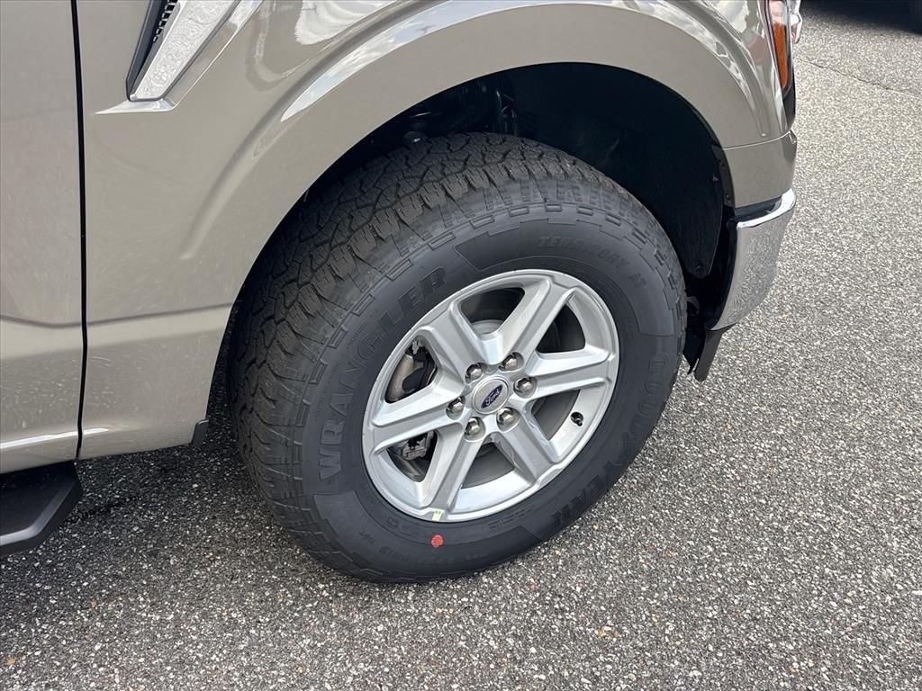 New 2026 Marsh Gray Ford XLT image 28