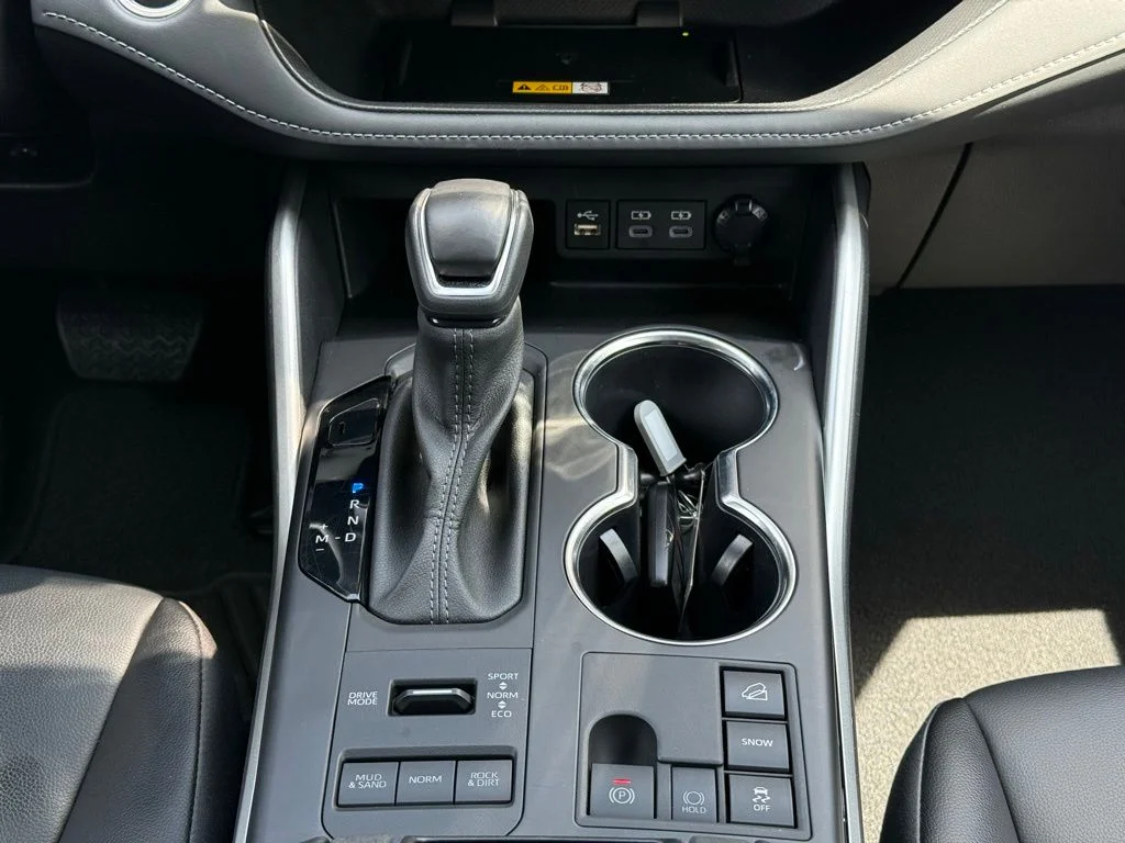 Certified Used 2024  Toyota XLE image 27