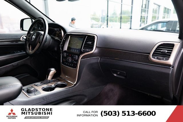 Used 2017 Velvet Jeep Limited image 29