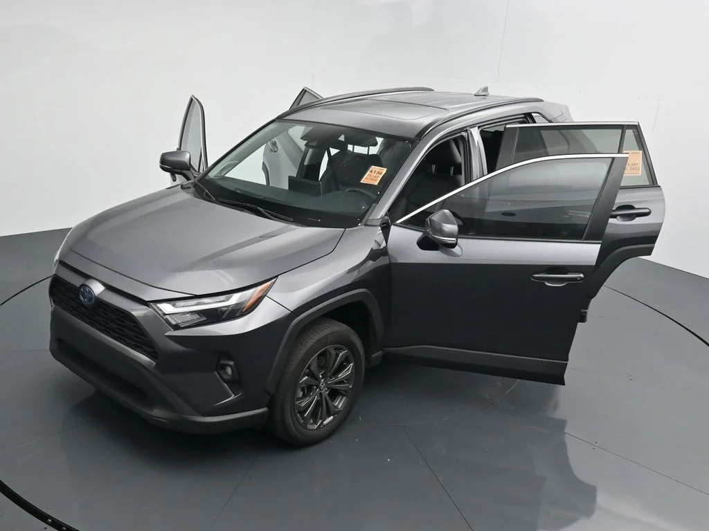 Used 2022 Gray Toyota XLE Premium image 33