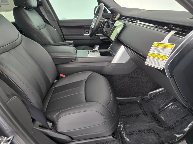 New 2026 Eiger Grey Land Rover SE image 3