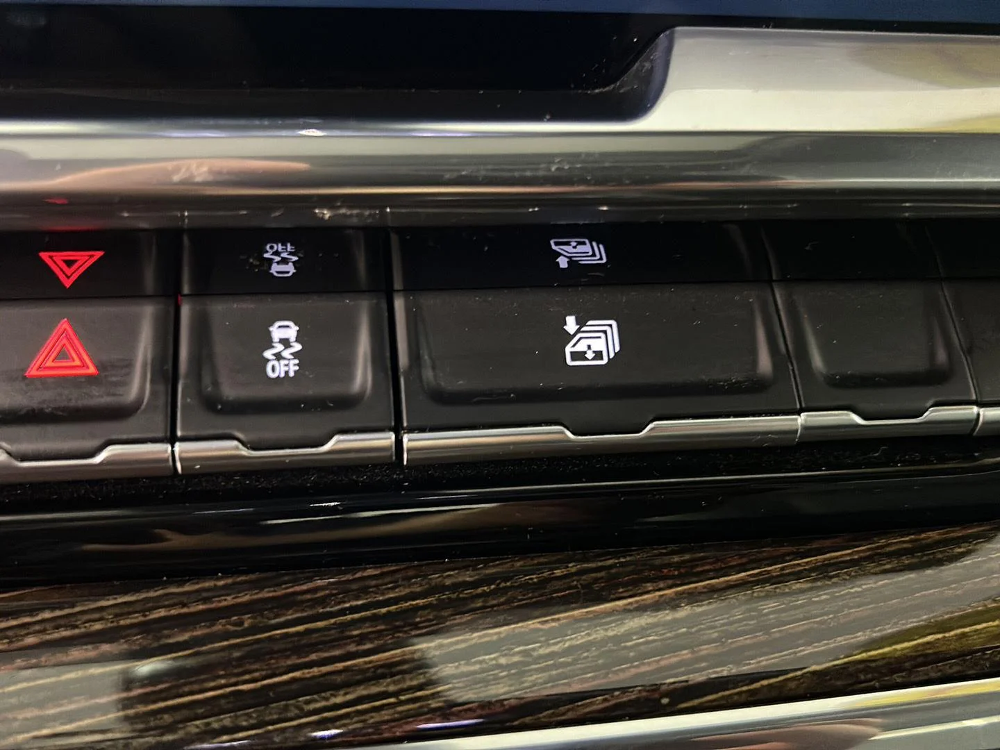 Used 2024 Onyx Black GMC Elevation image 27