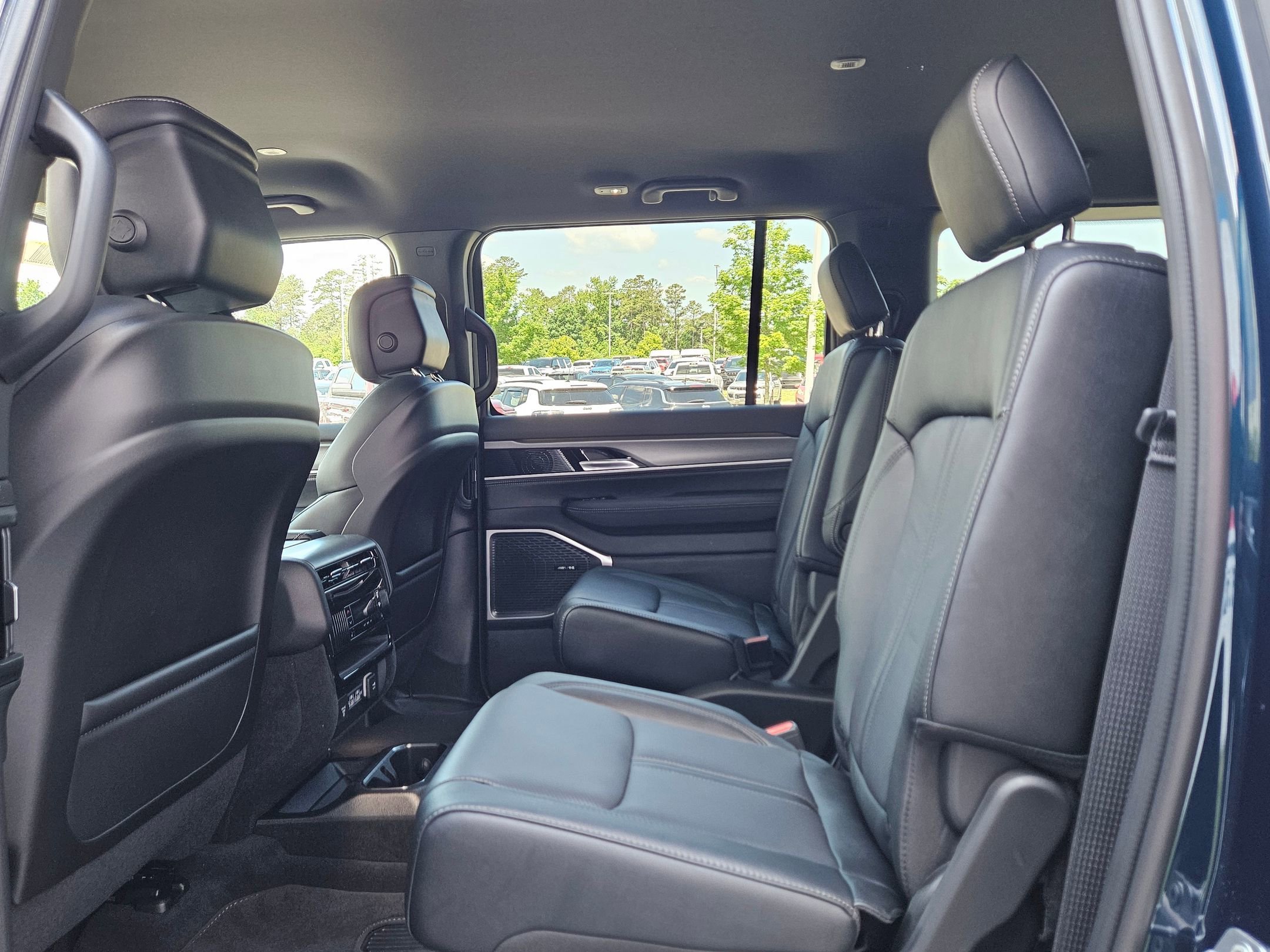 New 2026 Fathom Blue Pearl-Coat Exterior Paint (Late Availability) Jeep Limited Altitude image 23