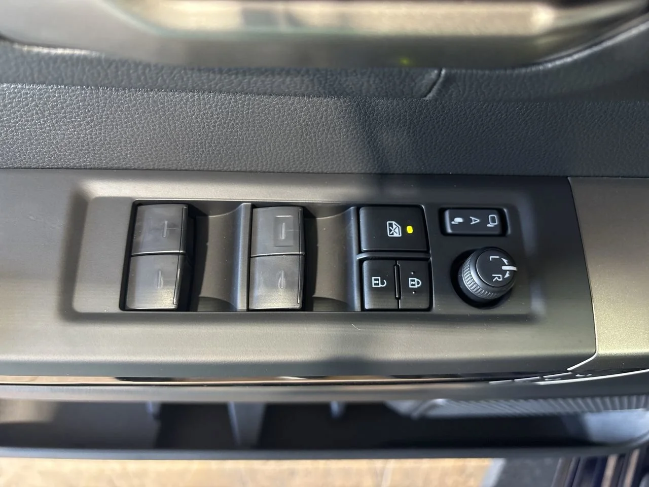 2025 Toyota Tundra Limited - Photo 13