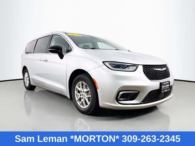 2024 Chrysler Pacifica Touring L's photo
