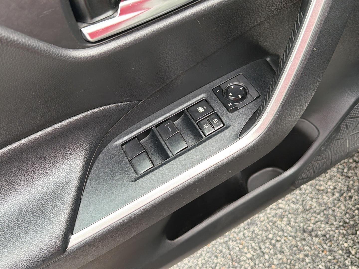 Used 2020 Super White Toyota XLE image 29