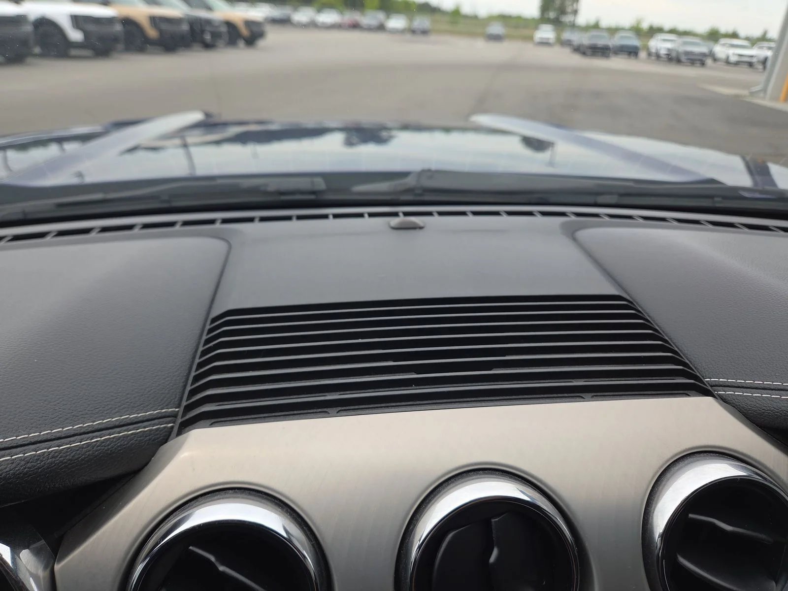 Used 2015 Deep Impact Blue Metallic Ford GT Premium image 18