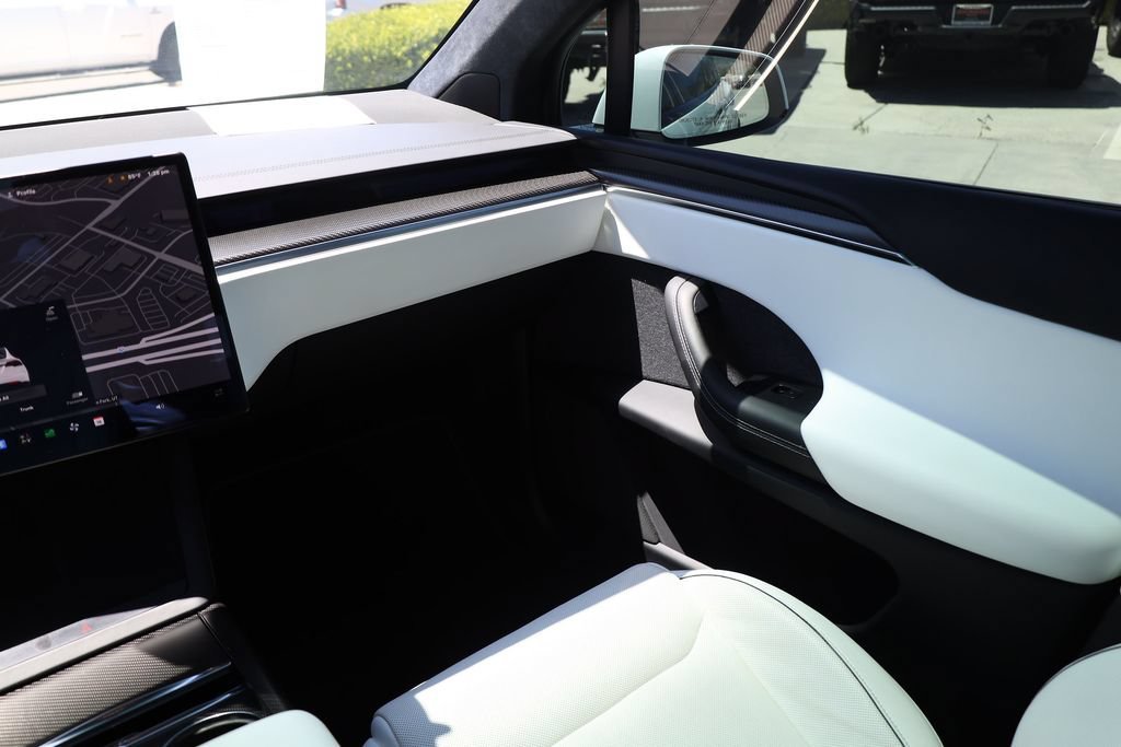 Used 2022 White Tesla Plaid image 19