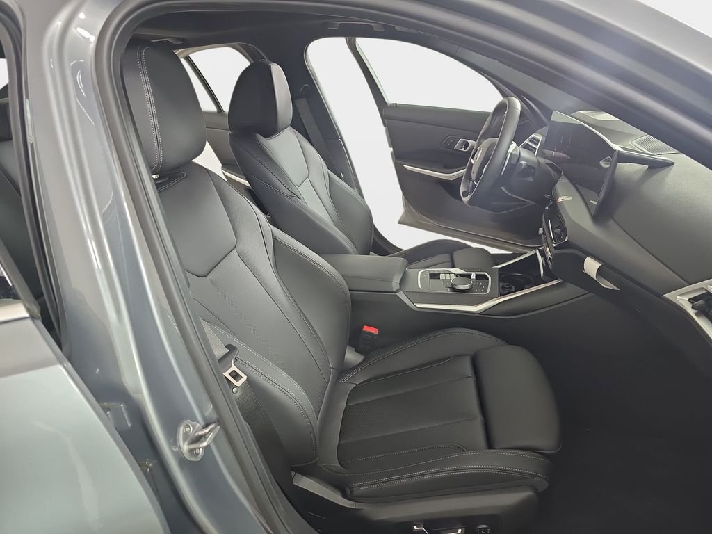 2025 BMW 3 Series 330i - Photo 10