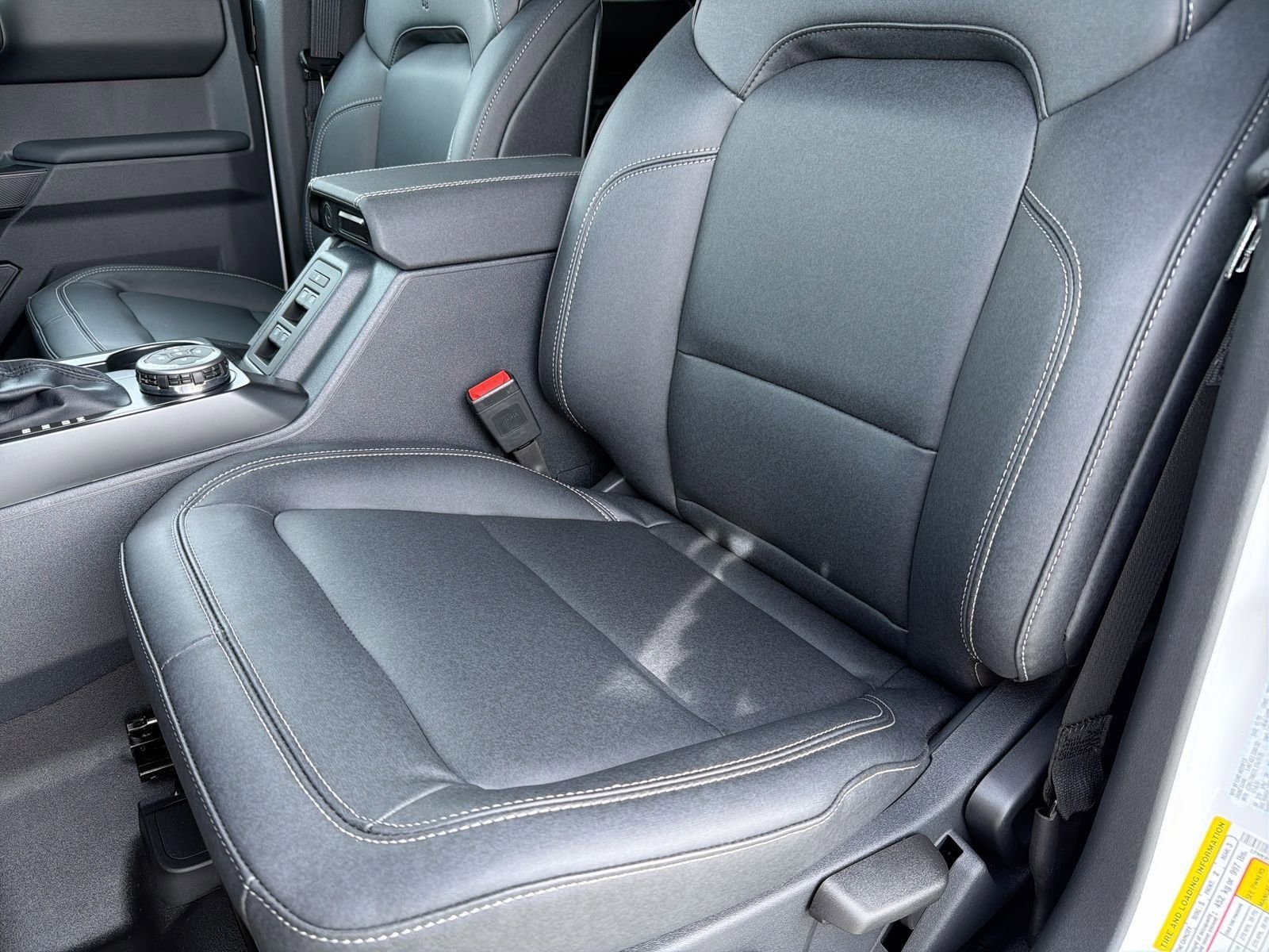 New 2025 Oxford White Ford Badlands® image 17