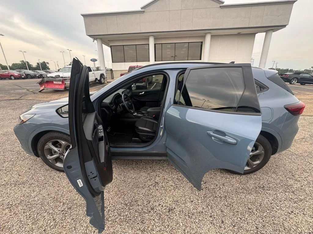 Used 2023 Vapor Blue Ford ST-Line image 4