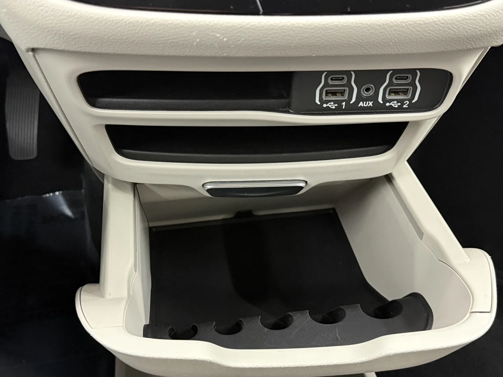 Used 2024 Diamond Black Crystal Pearlcoat Chrysler Touring L image 65