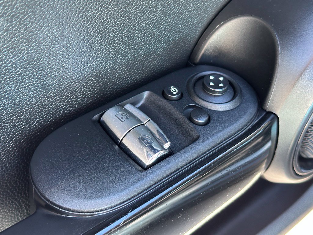 Used 2016 Blue MINI Base image 9
