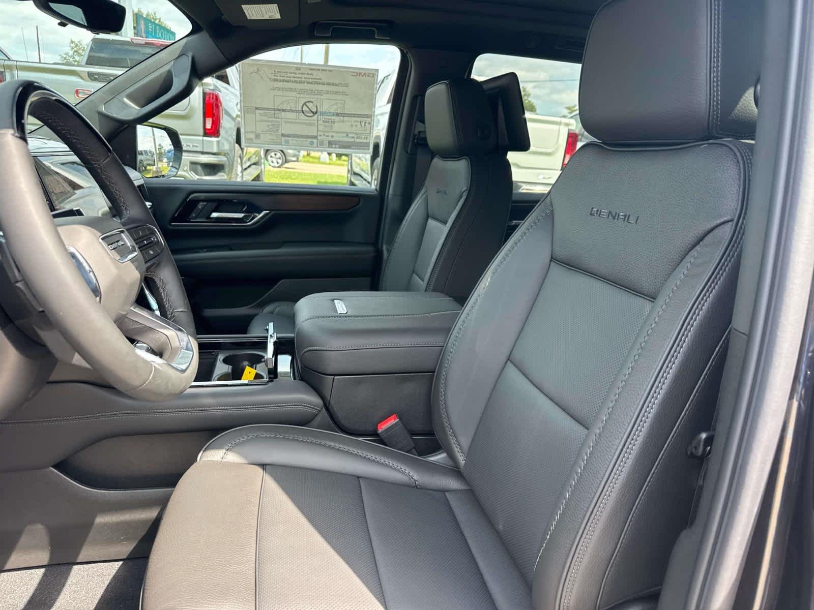 2027 GMC Yukon Denali - Photo 9