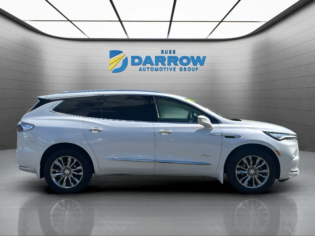 Used 2022 White Buick Avenir image 6