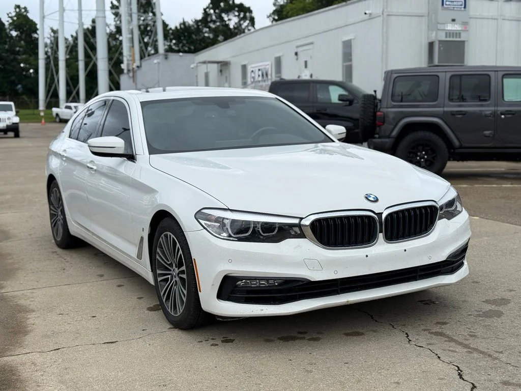 Used 2018 White BMW 530e iPerformance image 4