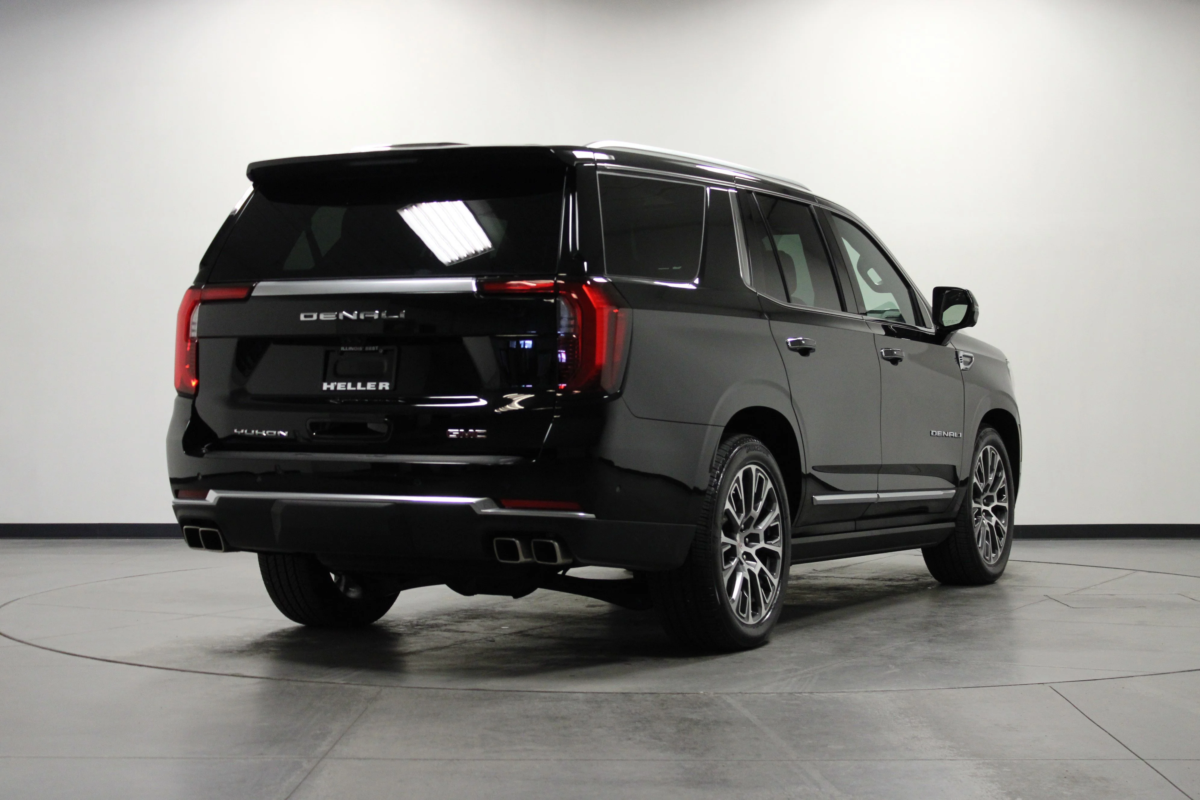 Used 2025 Onyx Black GMC Denali image 4