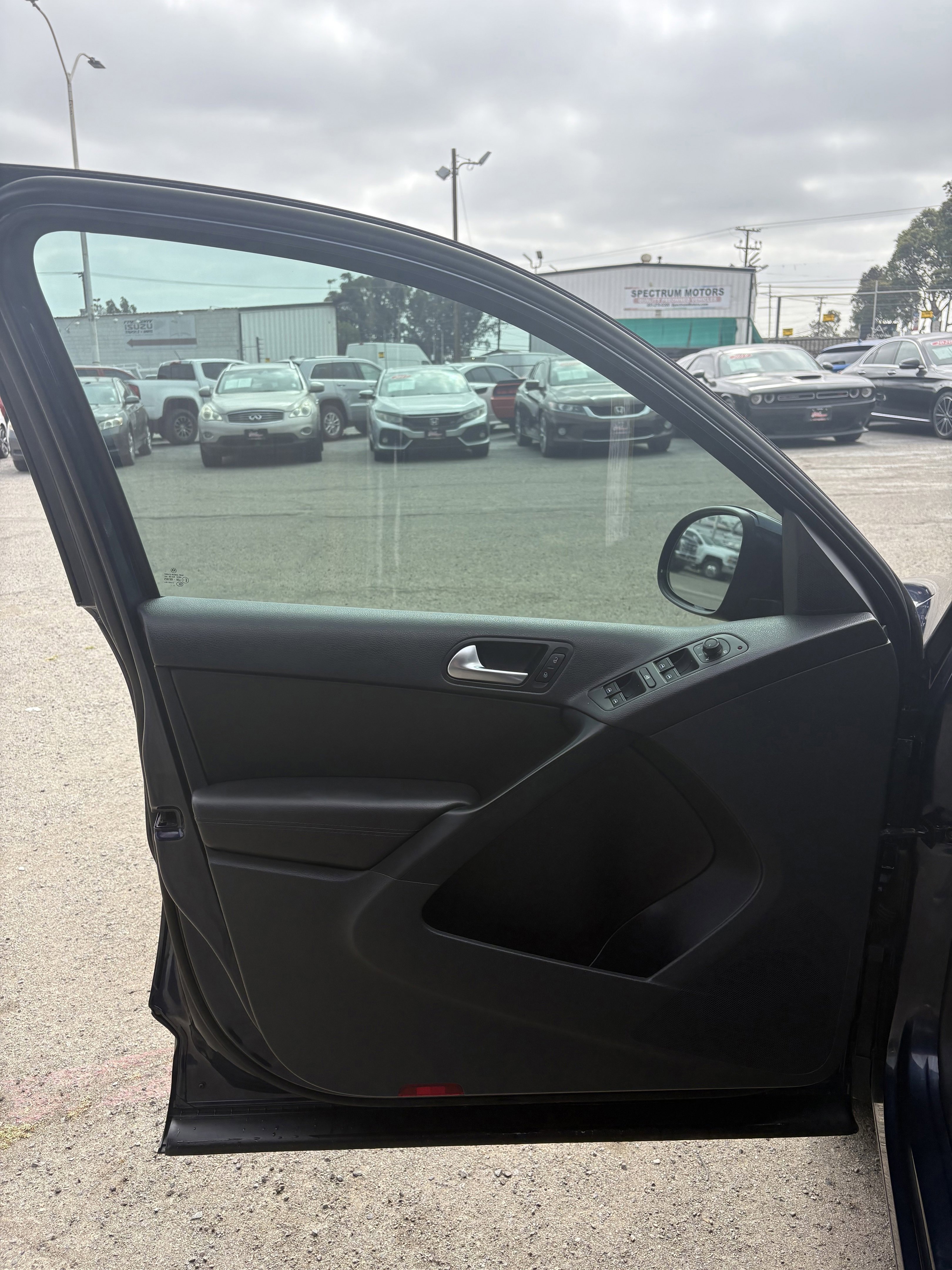 Used 2016 Blue Volkswagen  image 8