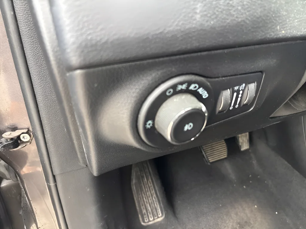 Used 2021 Crystal Metallic Jeep Latitude image 26