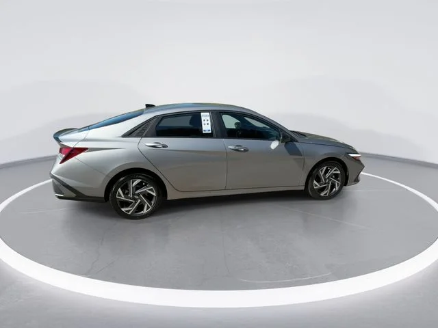 Used 2025 Silver Hyundai SEL Sport image 8