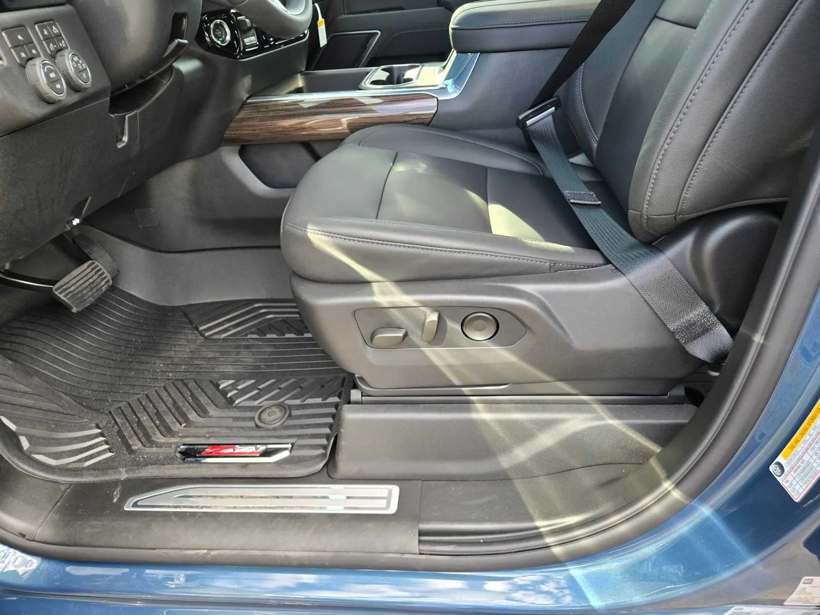 New 2026 Lakeshore Blue Metallic Chevrolet LT image 18