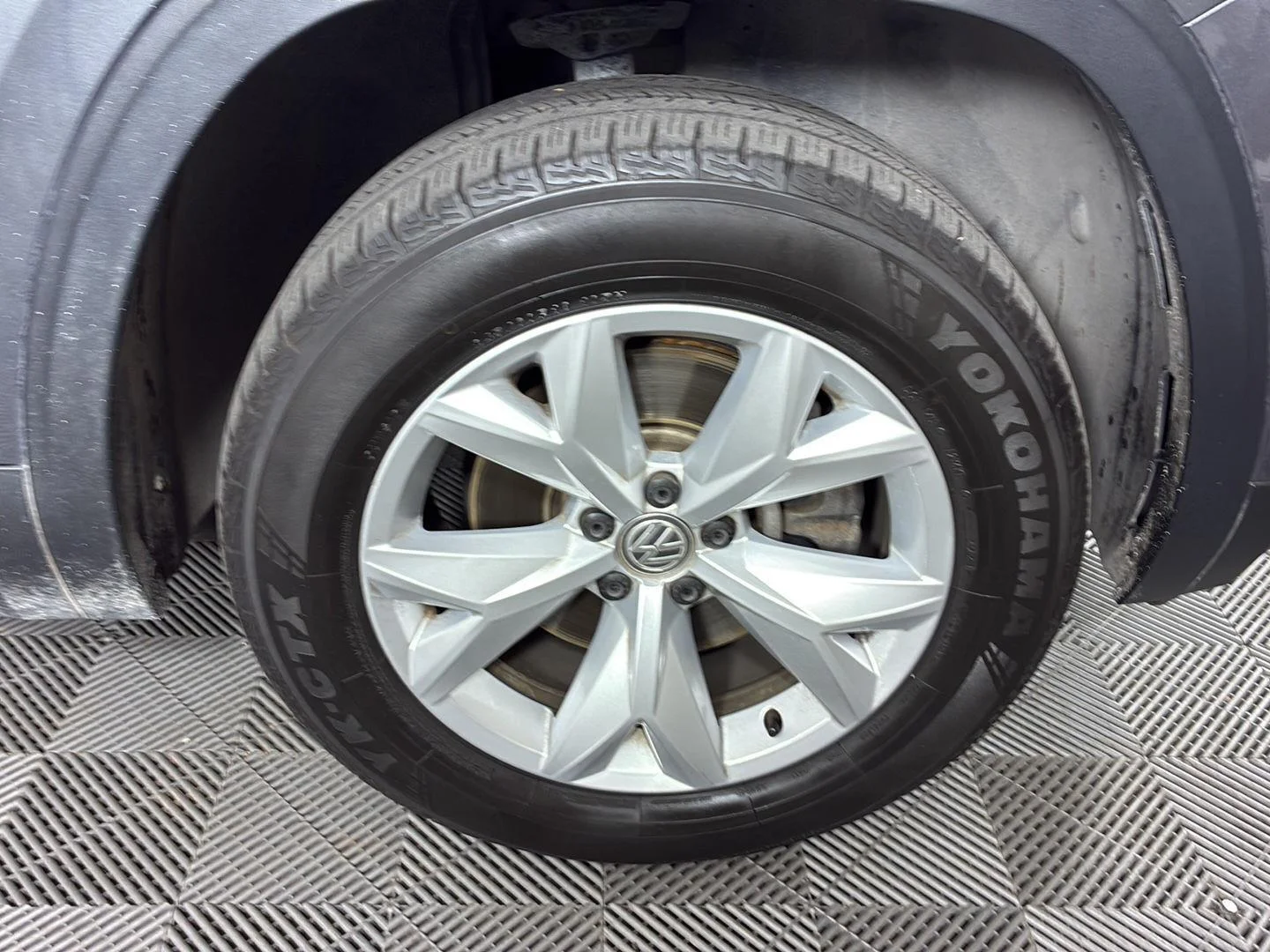 Used 2019 Platinum Gray Metallic Volkswagen 3.6L V6 SE image 13