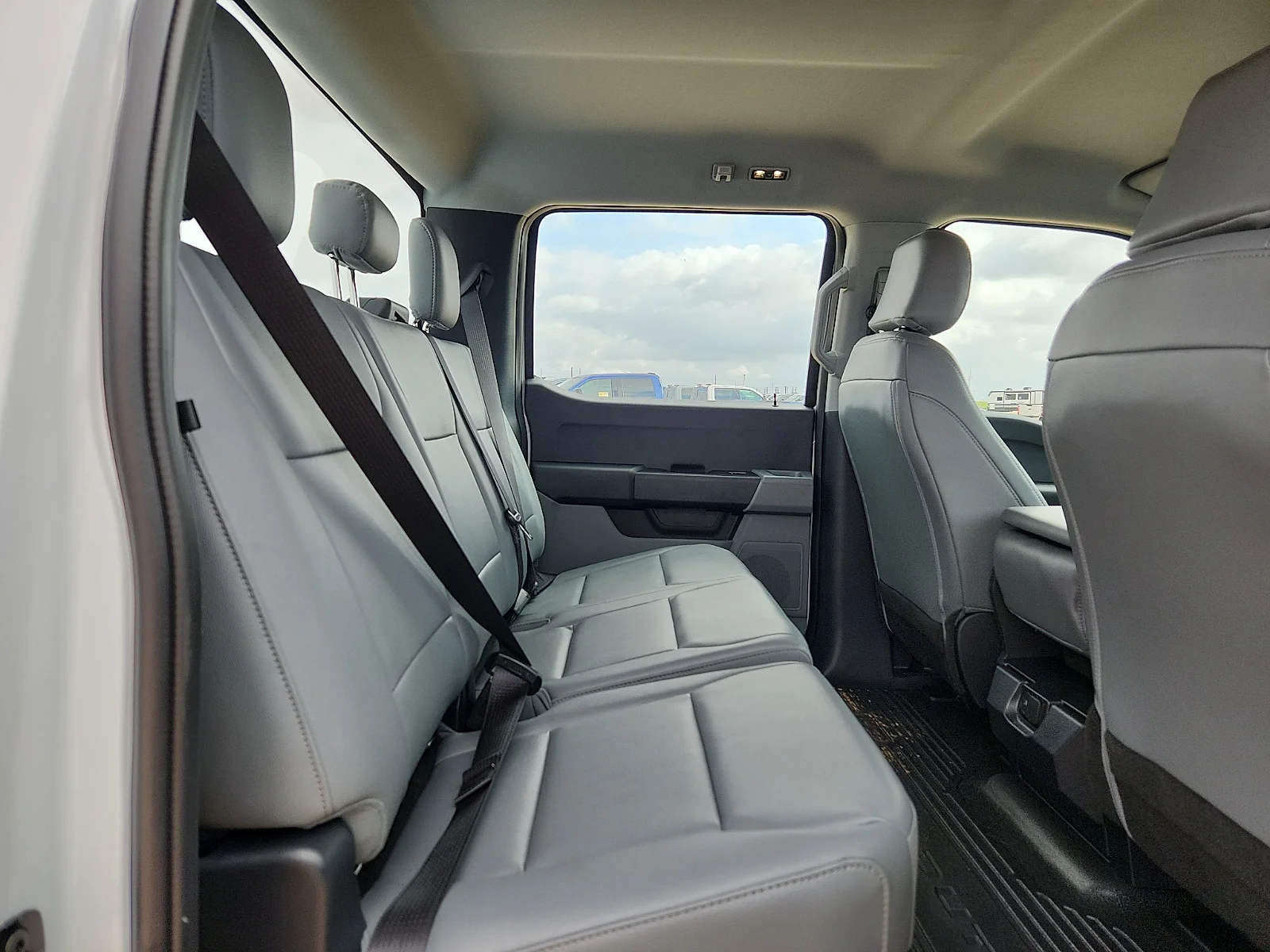 New 2026 Oxford White Ford F-250® XL image 19