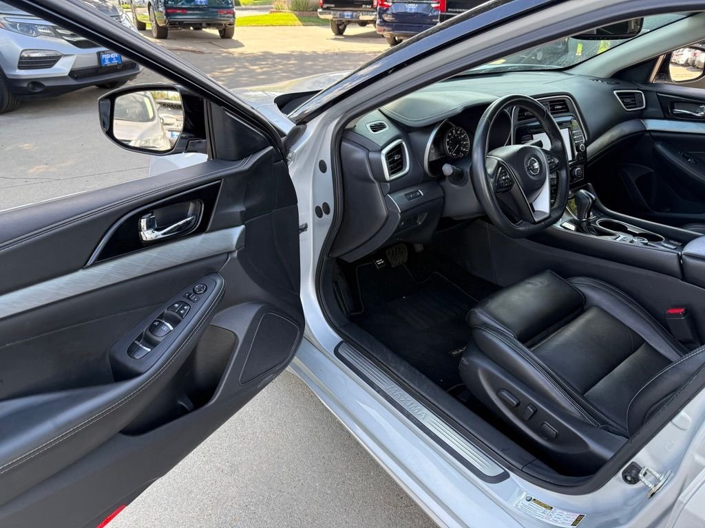Used 2017 Brilliant Silver Nissan 3.5 SV image 11