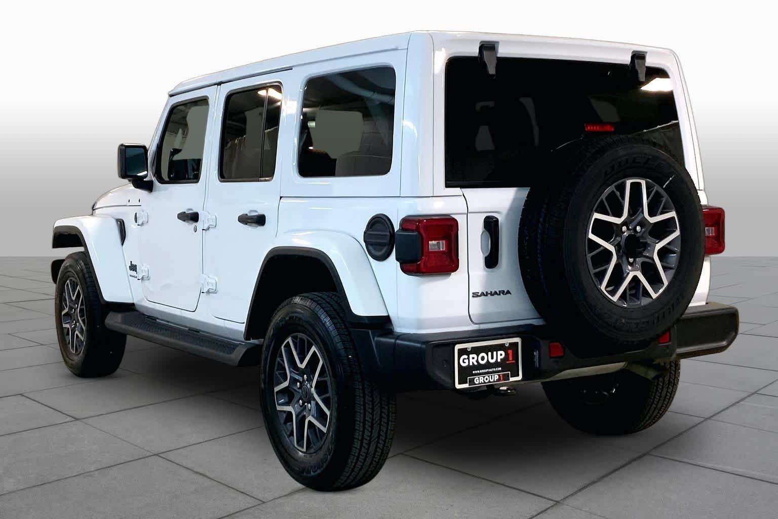 Used 2025 Bright White Clearcoat Jeep Sahara image 11