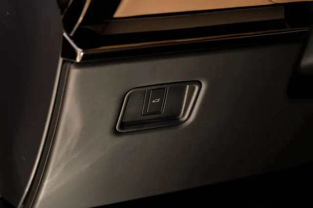 New 2026  Land Rover SE image 36