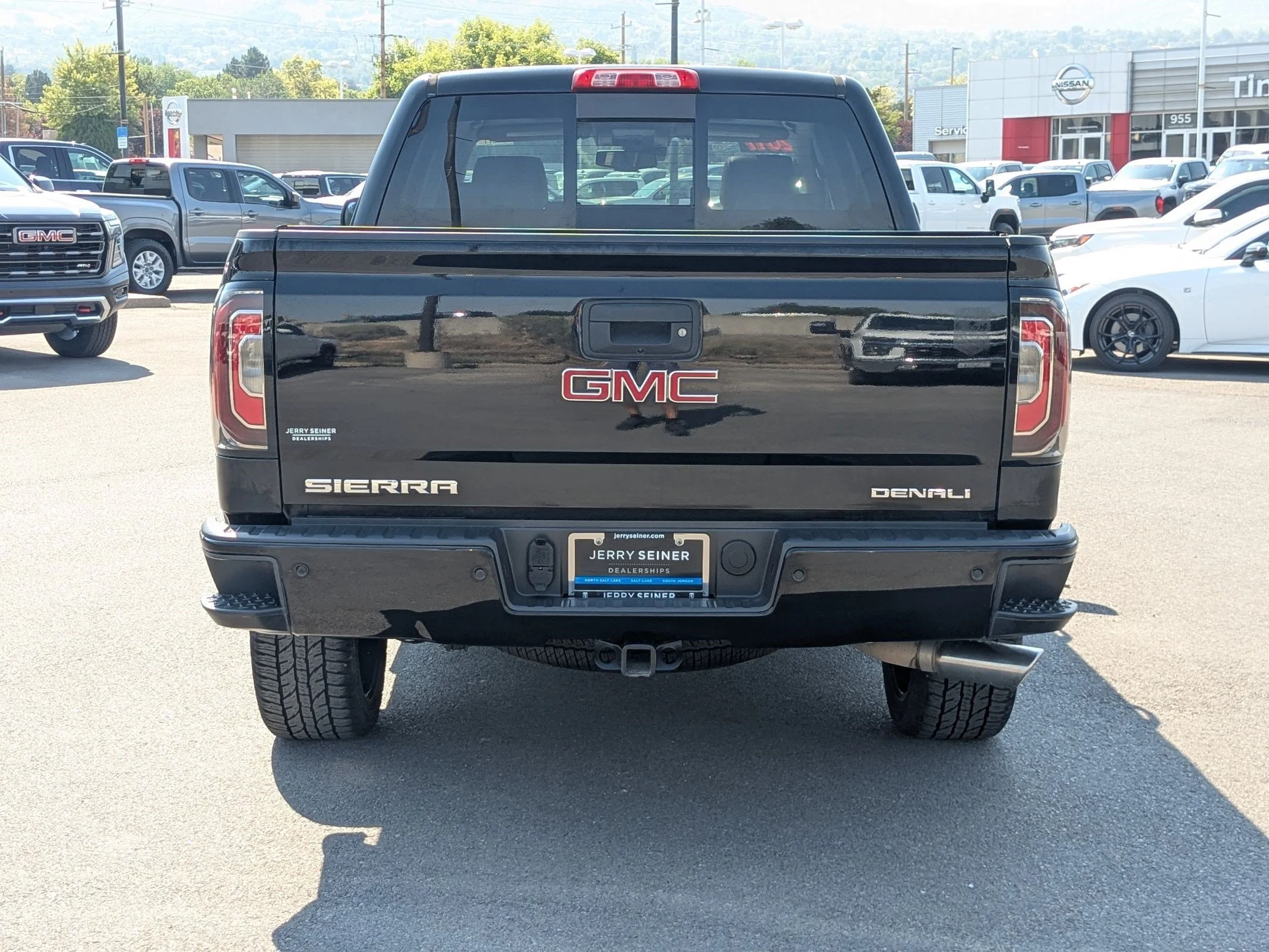 Used 2017 Onyx Black GMC Denali image 4