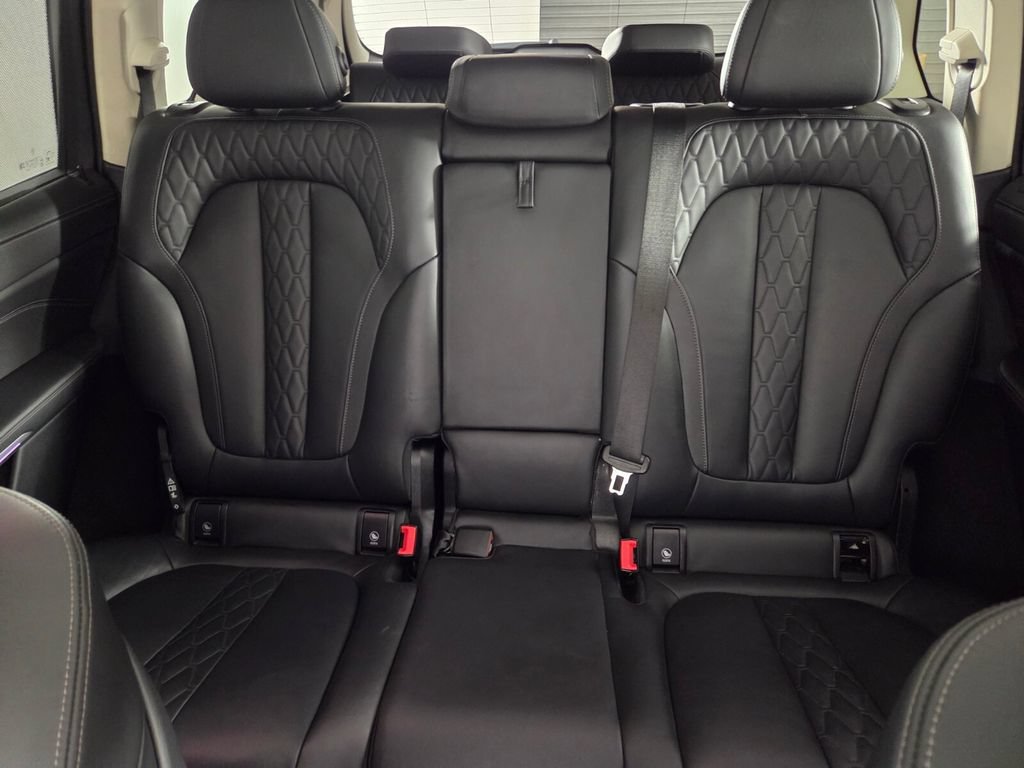 2025 BMW X7 40i - Photo 21