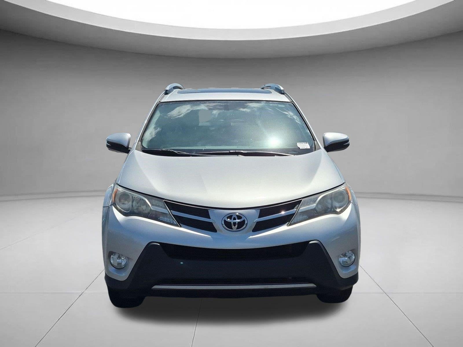 Used 2015 Classic Silver Metallic Toyota Limited image 8