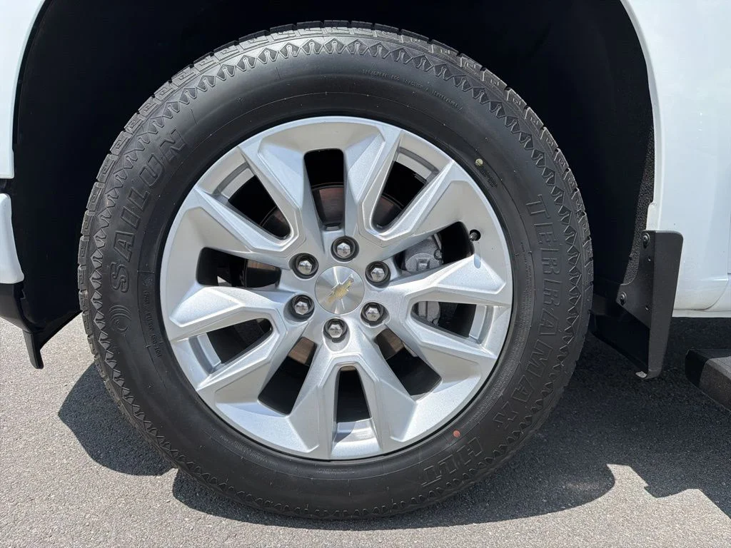 Used 2021 White Chevrolet Custom image 15