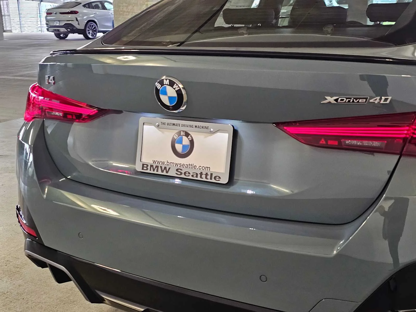 New 2026 Cape York Green Metallic BMW xDrive40 image 7