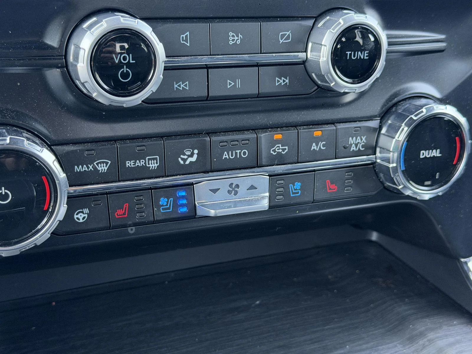 Used 2024 Carbonized Gray Ford LARIAT image 7