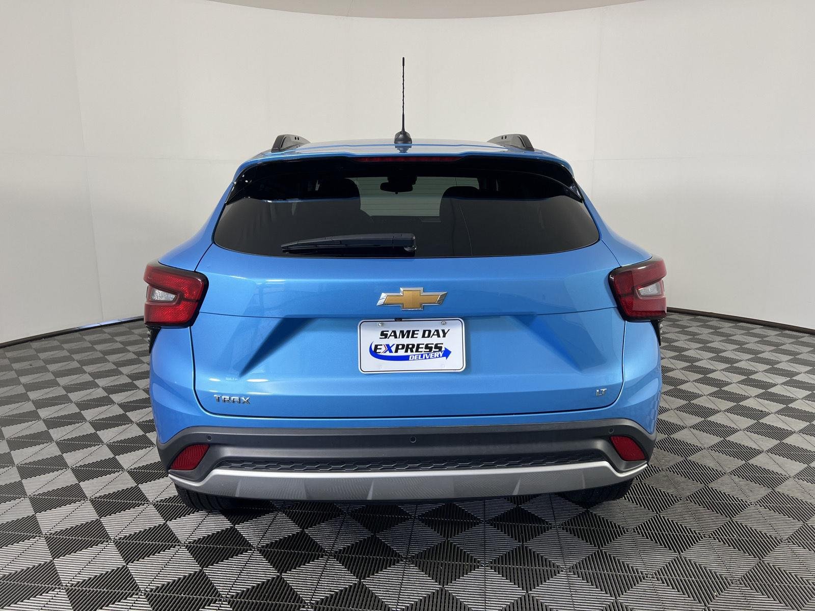 Used 2025 Marina Blue Metallic Chevrolet LT image 22