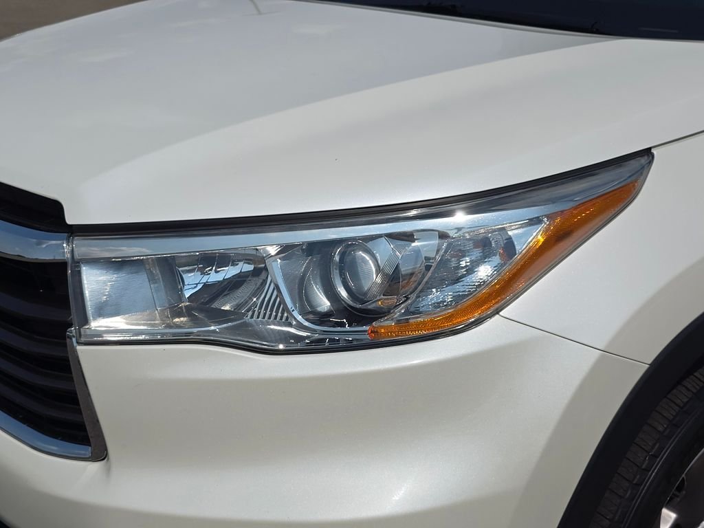 Used 2014 White Toyota XLE V6 image 15