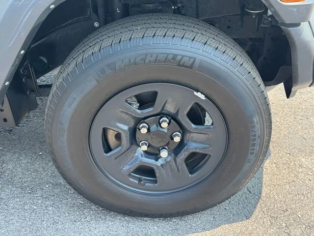 Certified Used 2022  Jeep Sport image 9