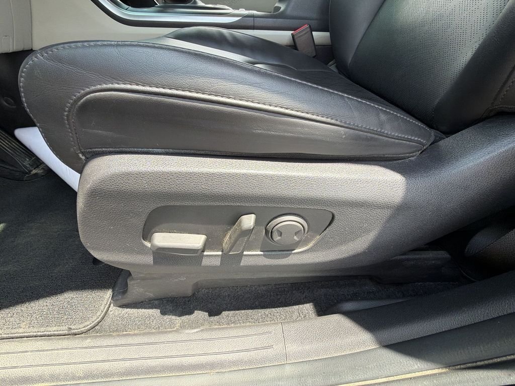 Used 2024 Black Kia LX image 18