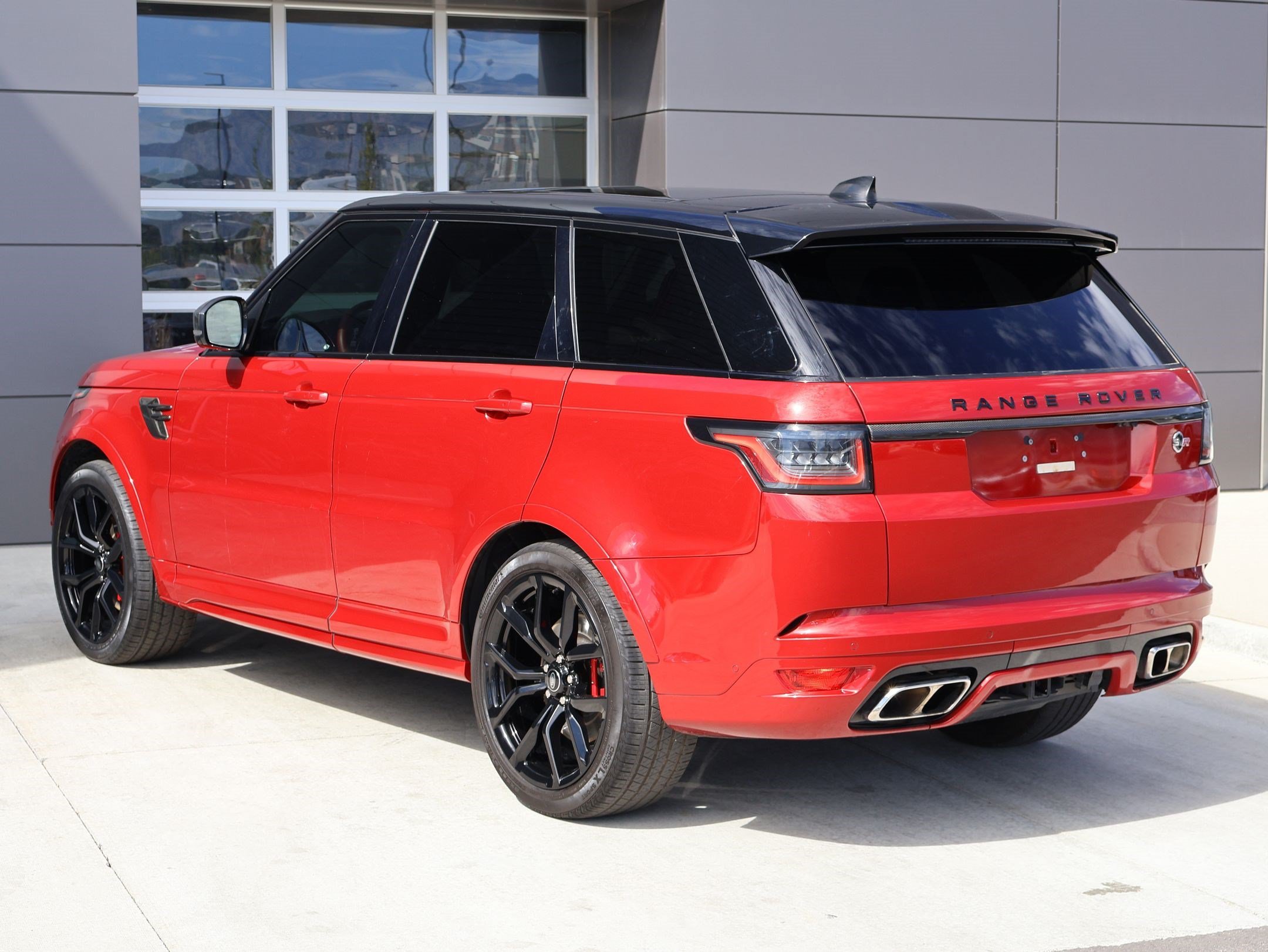 Used 2022 Firenze Red Metallic Land Rover SVR image 8