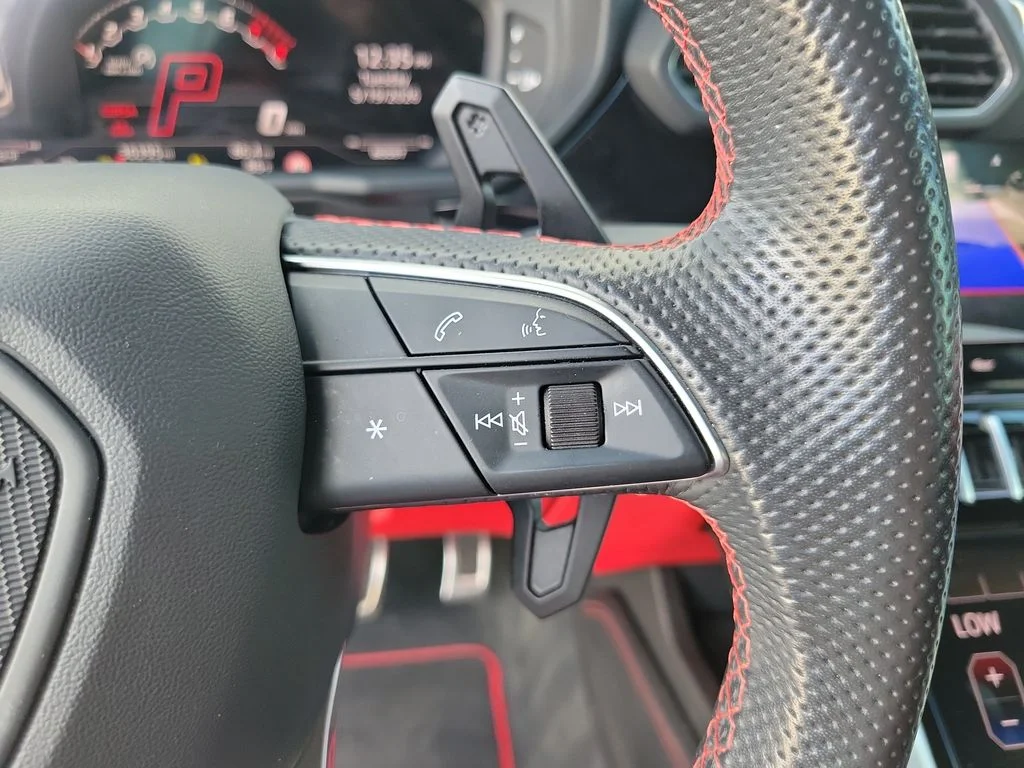 Used 2022 White Lamborghini Base image 26
