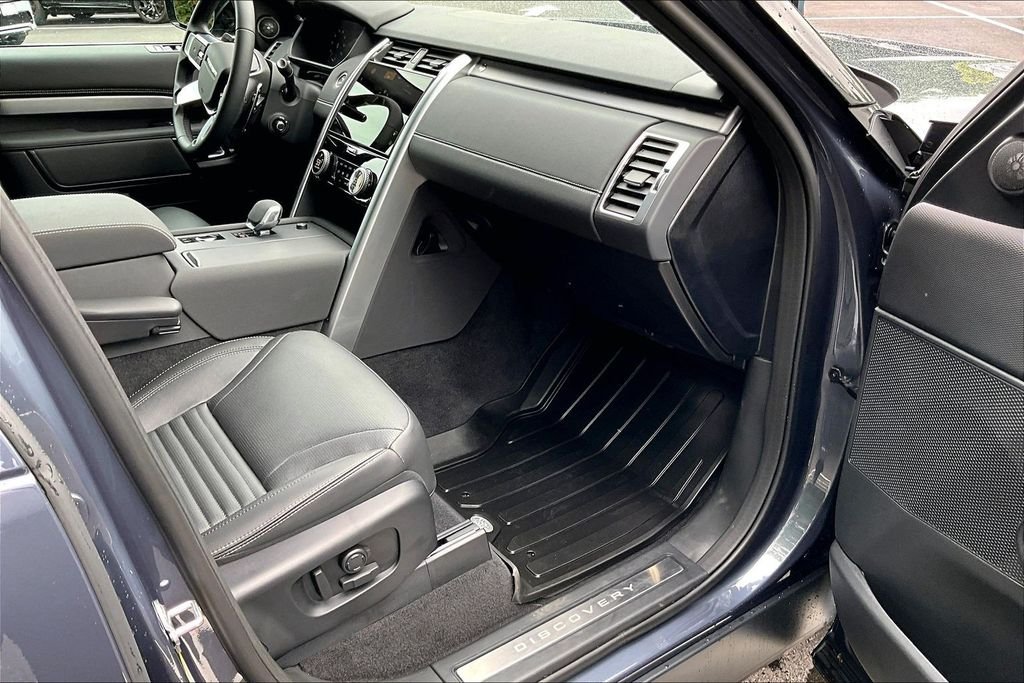 Used 2025 Blue Land Rover Dynamic SE image 16