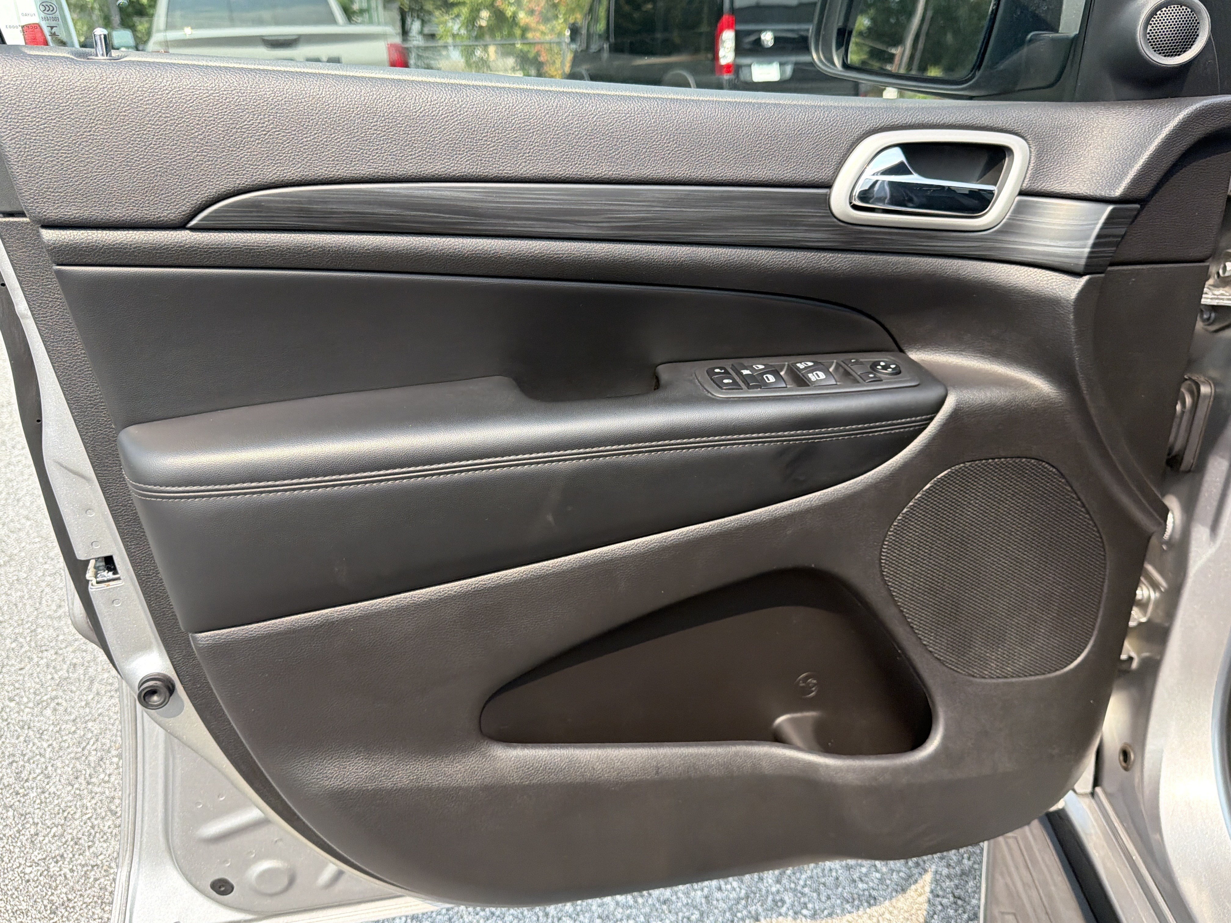 Used 2020 Billet Silver Metallic Clearcoat Jeep Altitude image 13