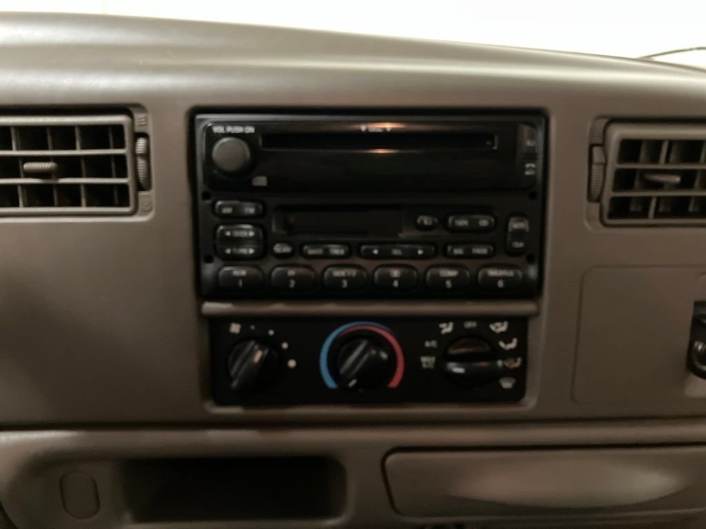 Used 2003  Ford Lariat image 4
