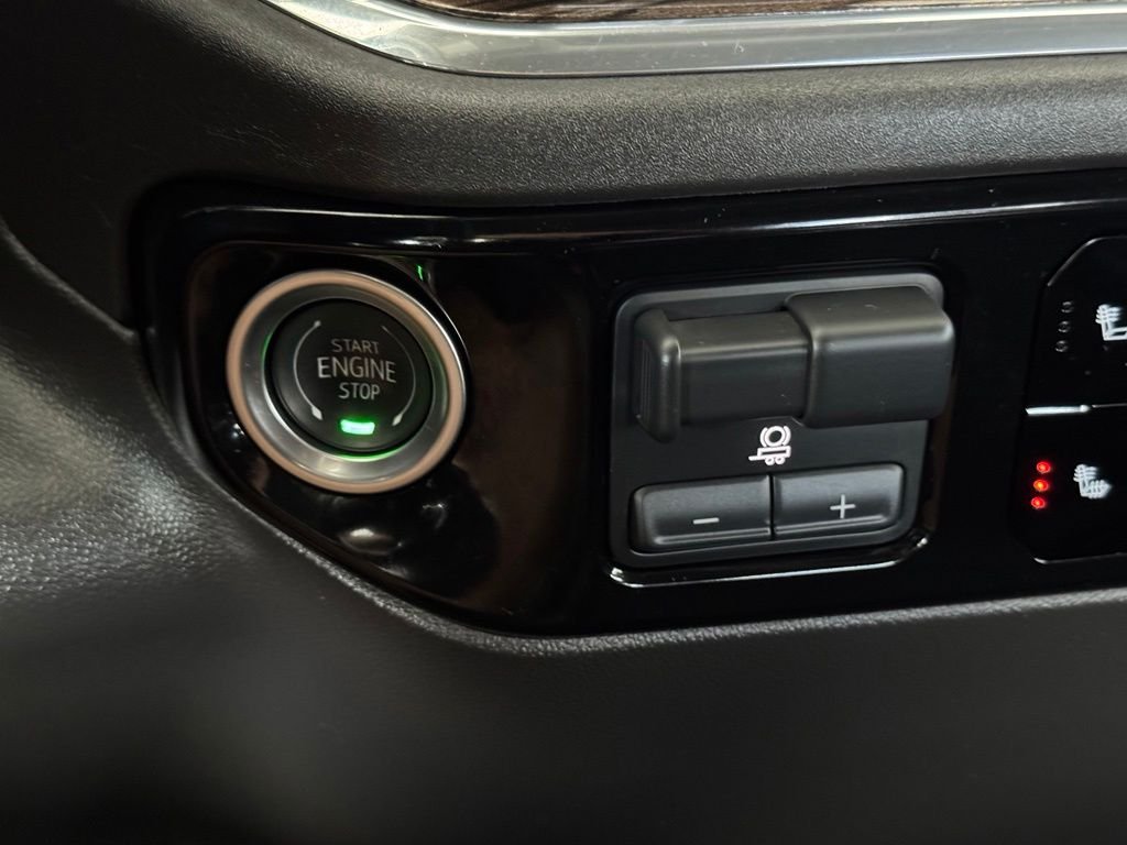 Used 2025 White Chevrolet LT image 35