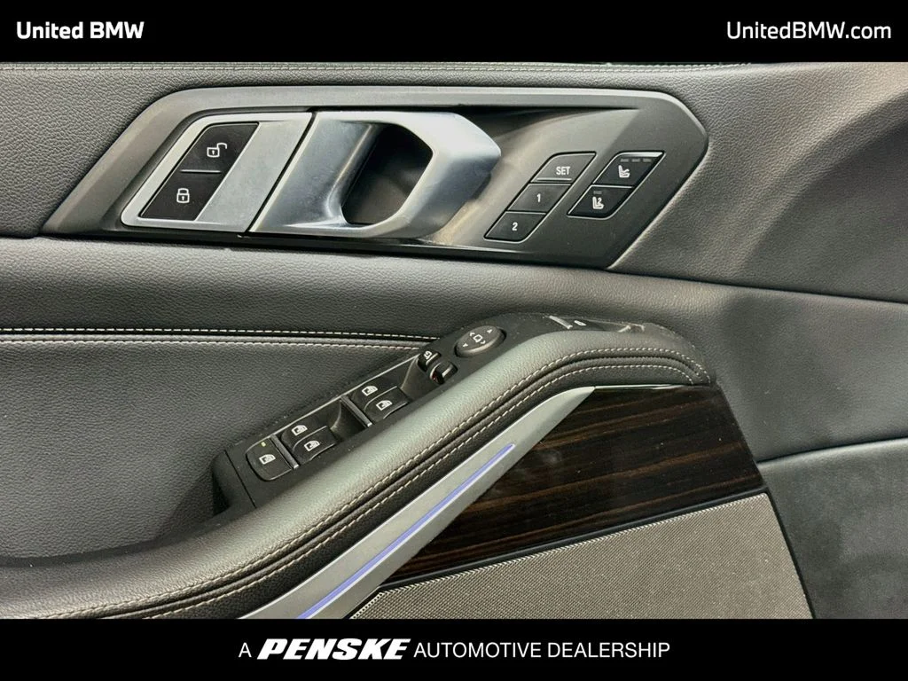 Used 2020 Dark Graphite BMW xDrive40i image 3